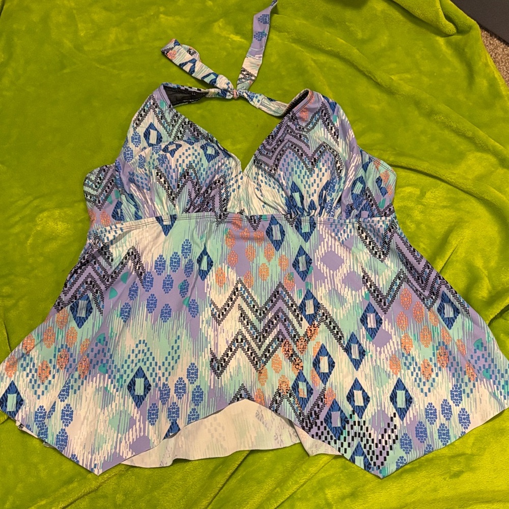 Swimsuits For All Multicolor Patterned Swim Top
